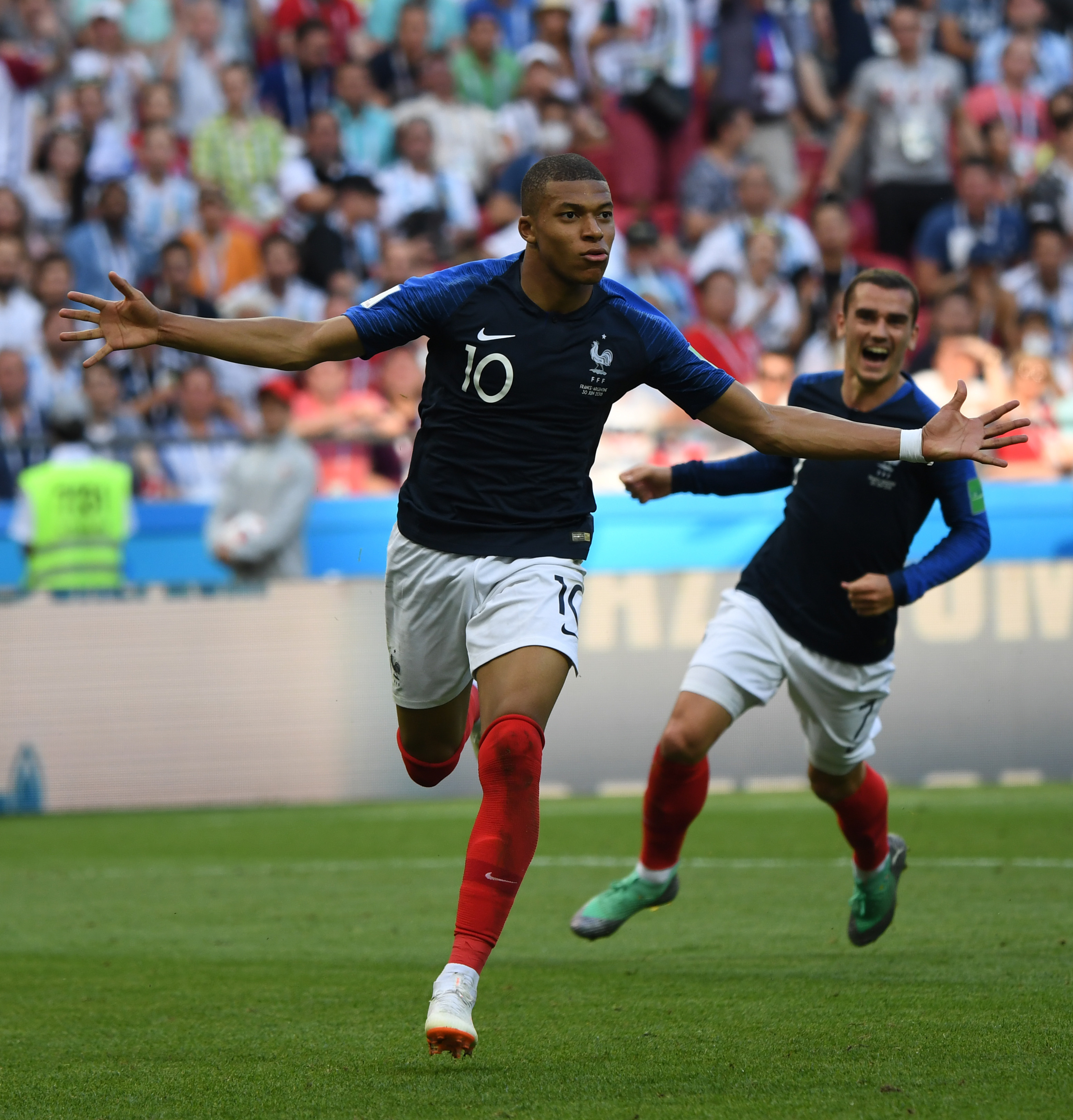 用波杰换下斯潘塞？科尔：斯潘塞打了很久，波杰打得也很好啊