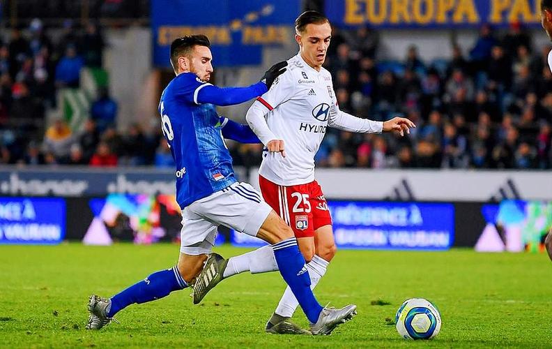 克媒：汉堡进行球衣慈善拍卖，18岁武斯科维奇球衣成标王