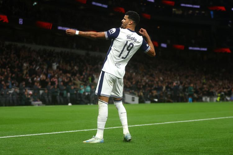 法媒：梅斯后卫夸奥不满未首发，坐在皮球上拒绝赛前热身