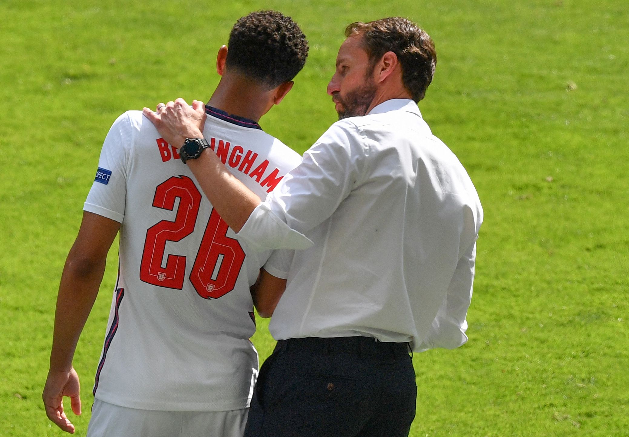 广东男篮在俱乐部杯首战中遭遇山西男篮，惜败对手，全场表现不佳，外援缺席，主力缺阵，山西男篮凭借高效进攻取得胜利。