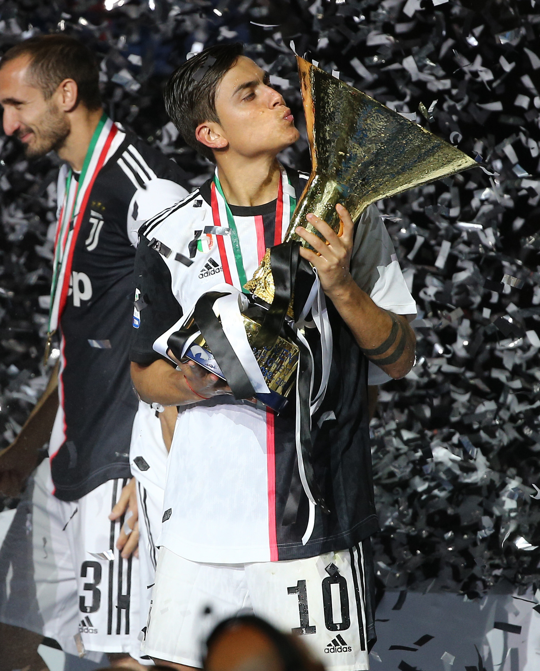 足球世界足球先生候选名单出炉，引发热议