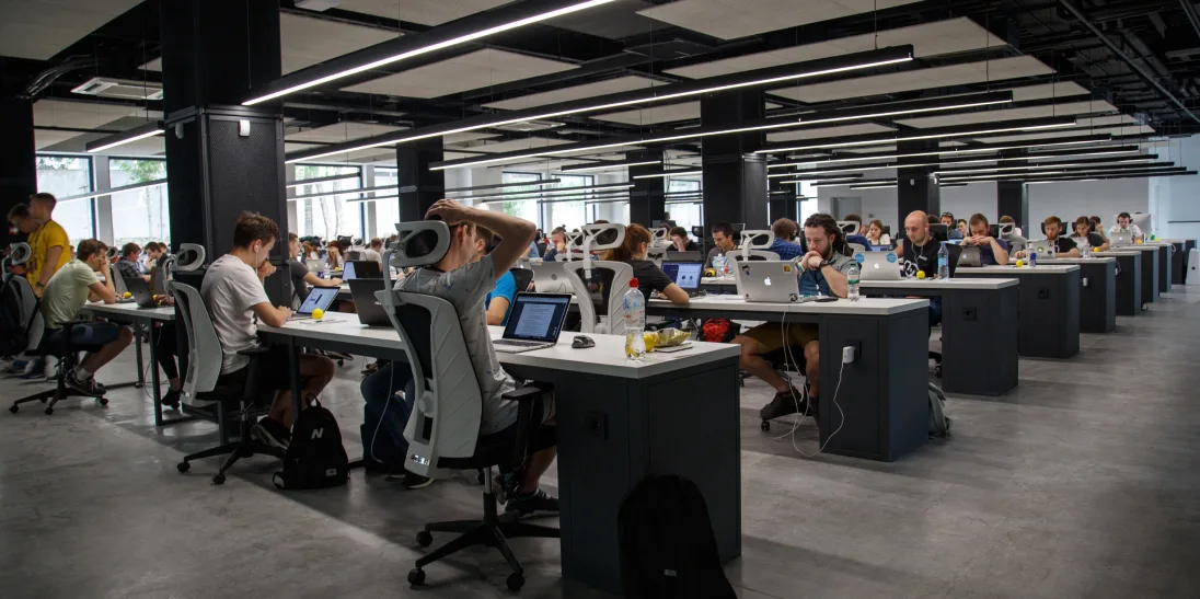 我們致力於提供卓越的諮詢服務，讓您的體育事業煥發新彩。 - 龙珠直播